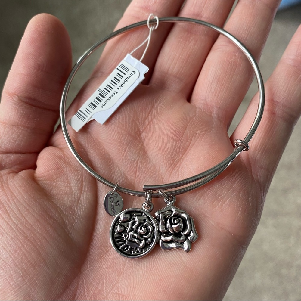 nwt Chrysalis bracelet with rose and mom charms